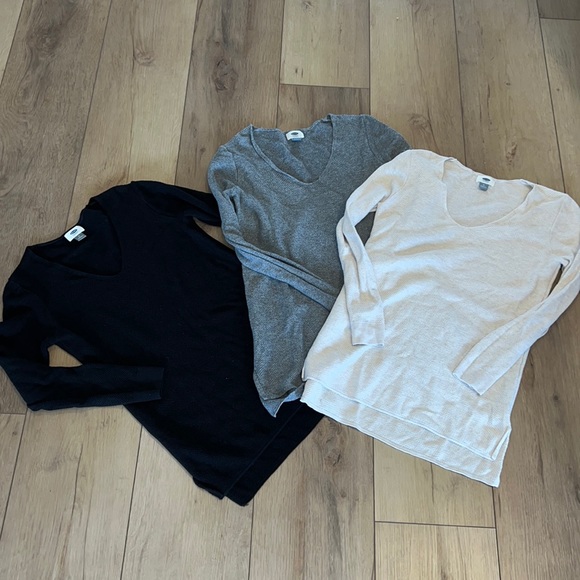 Old navy V-neck split, hem sweaters - Picture 1 of 6